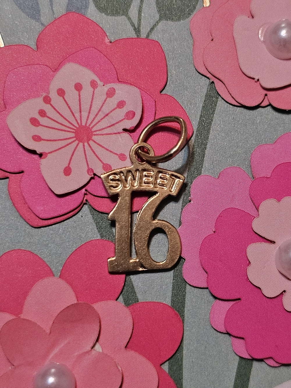 Vintage 'Sweet 16' 10K Gold Charm Pendant